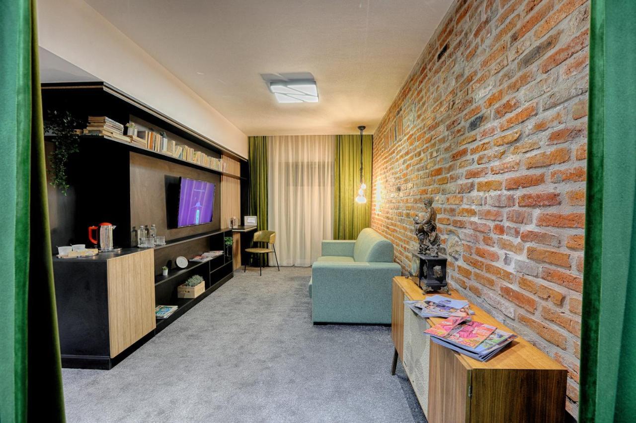 Nani Nani Boutique Hotel Брашов Екстериор снимка
